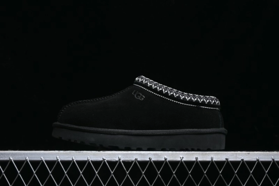 UGG Classic Mini II Snow Boots with TREADLITE Outsole - 5955