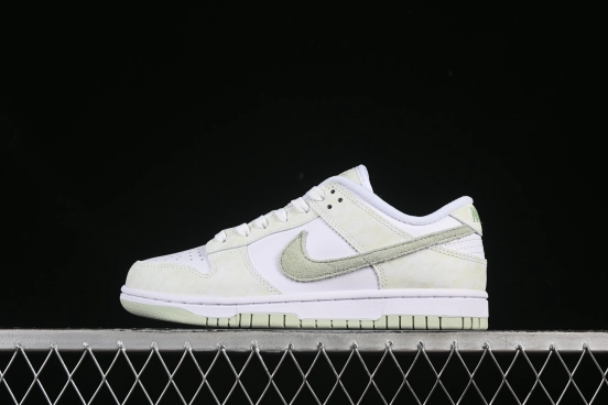 Nike Dunk Low Retro Casual Sneakers in Matcha Green - IB4647-131