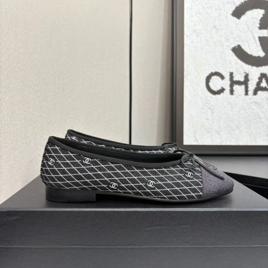 2025 Women Chanel Black Grey Fabric Leather Ballet Flat LY00360
