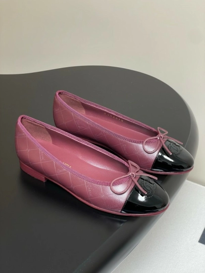 2025 Women Chanel Purple Black Leather Ballet Flats KFY00320