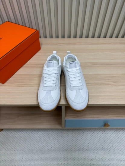2025 Unisex Hermès White Suede Down Fabric Sneakers Top Version LY00310