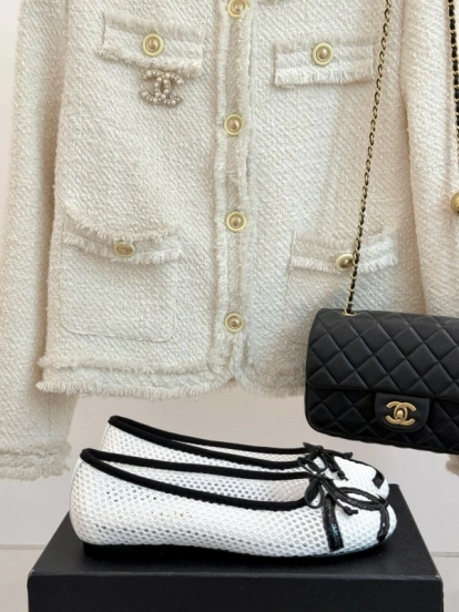 2025 Women Chanel White Black Leather Mesh Ballet Flats KFY00260